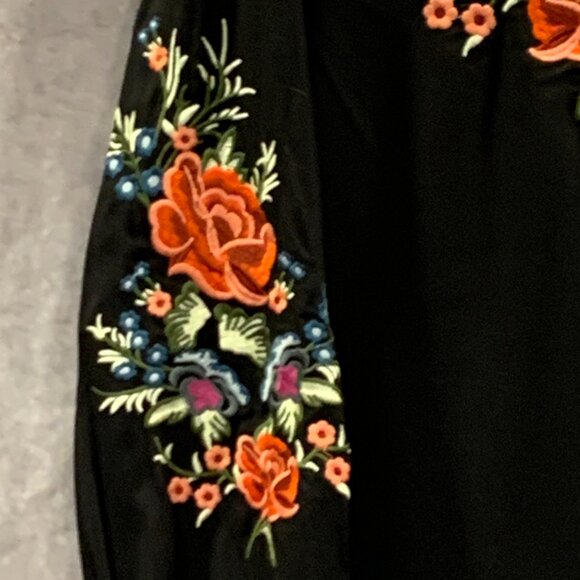 AK Women's Embroidered Mexican Top - Picture 3 of 7